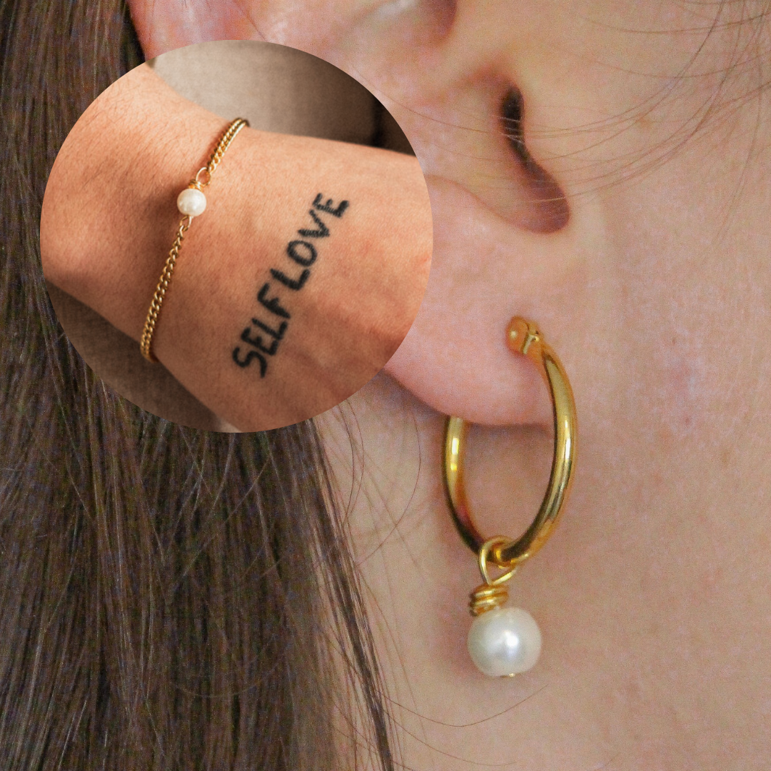 SET: PEARLS (earrings + bracelet)