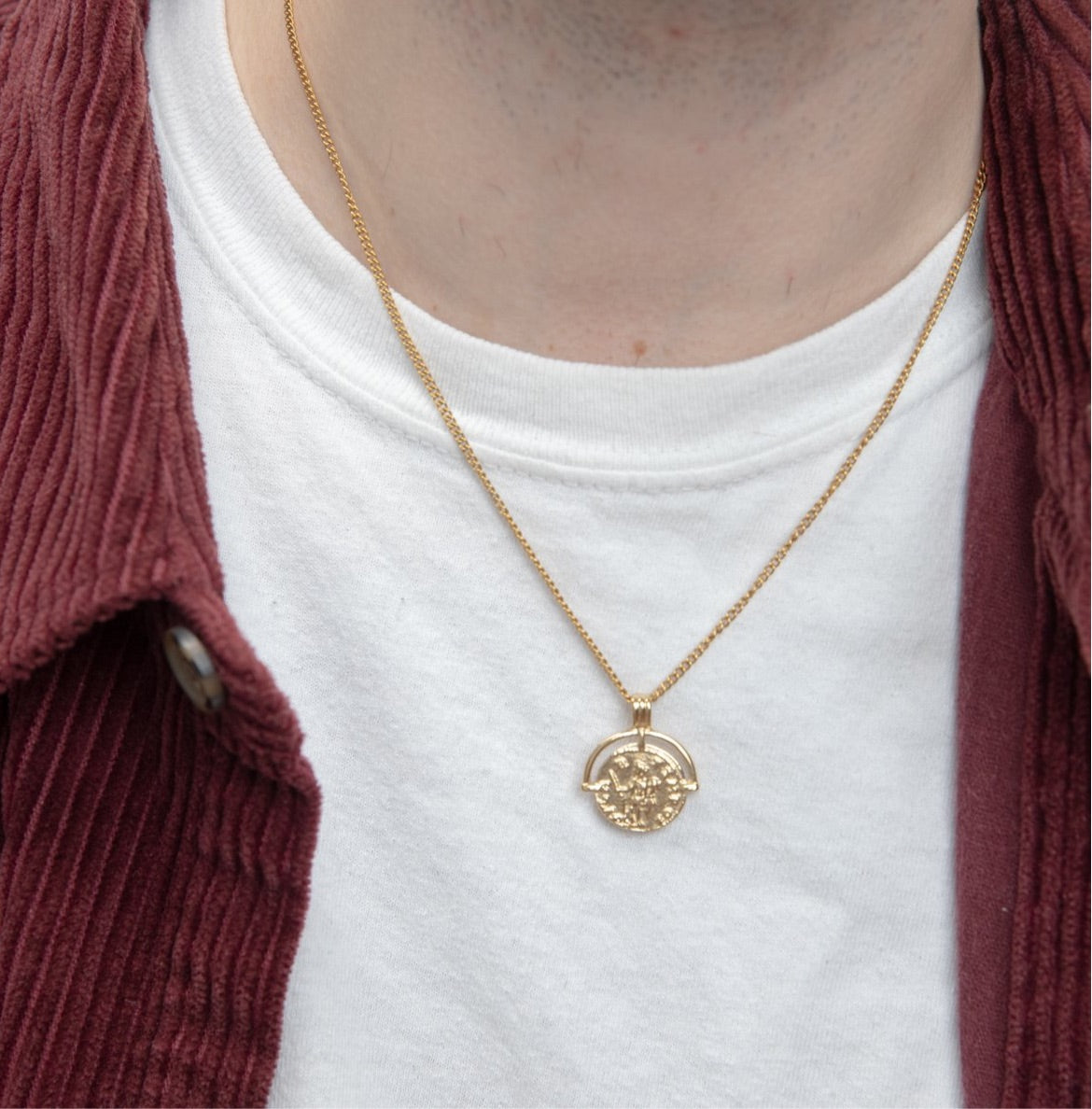 THE CLASSIC GOLD NECKLACE.