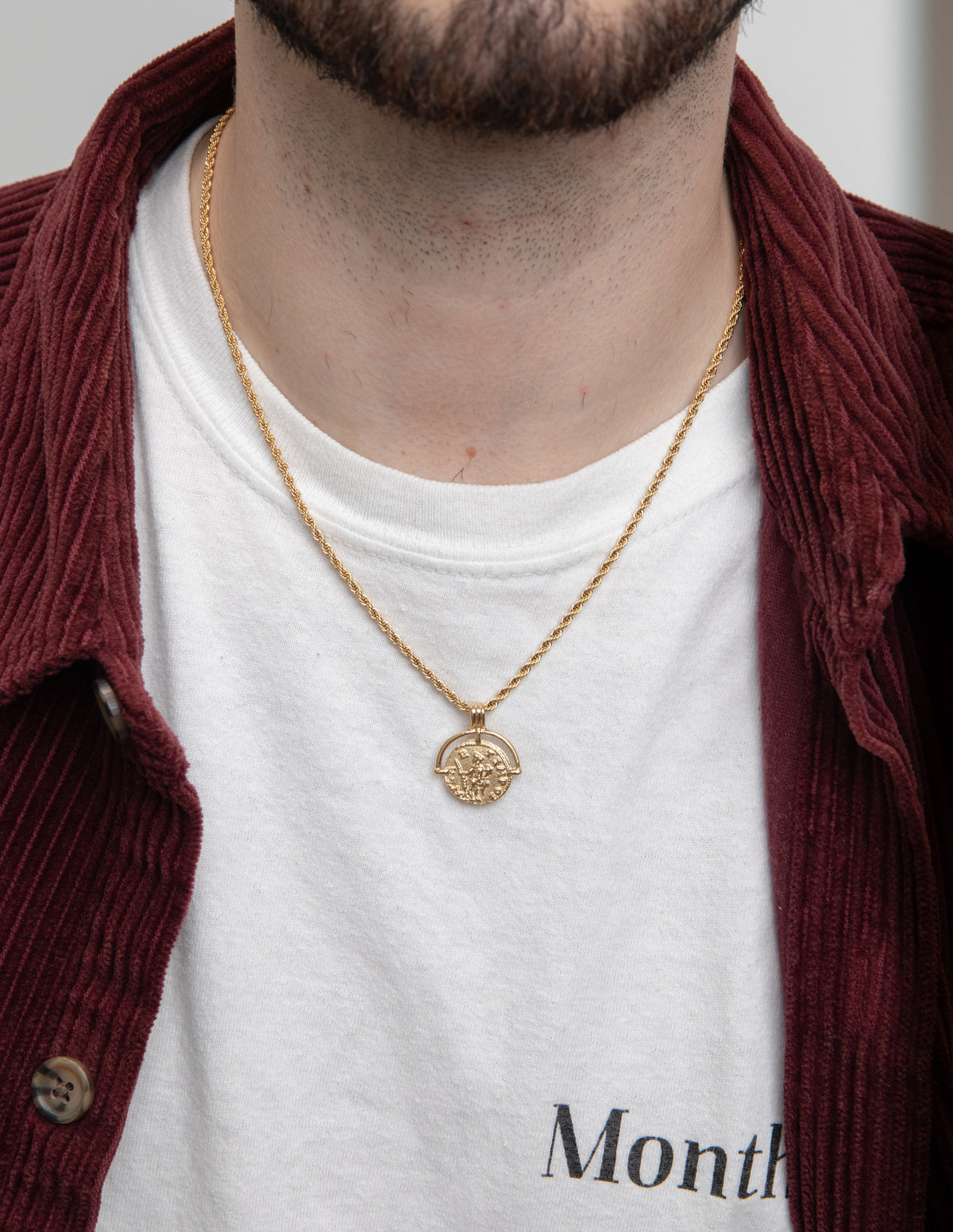 THE CLASSIC GOLD NECKLACE.